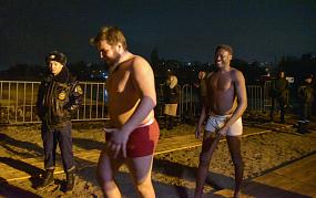 Безо льда и под дождём: как прошли крещенские купания в Воронеже 